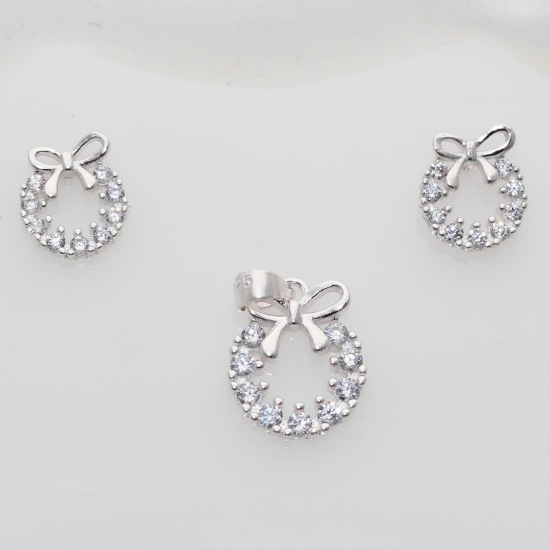 Conjunto Lazo Plata 925 – Pendientes + Colgante de Elegancia Atemporal Conjunto Lazo Plata 925 – Pendientes + Colgante de Elegancia Atemporal